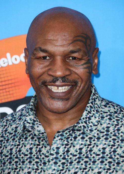 Mike Tyson : les dents du bonheur à cause de son tigre