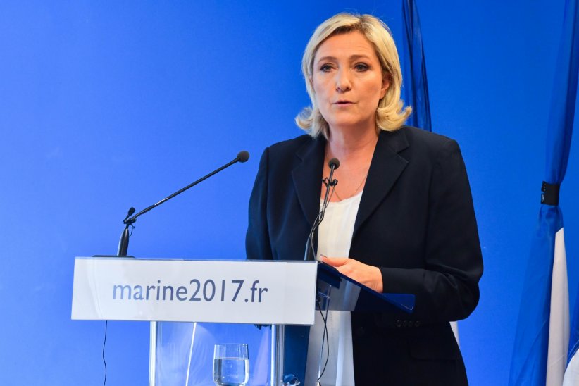 Marine Le Pen défend Trump sur CNN
