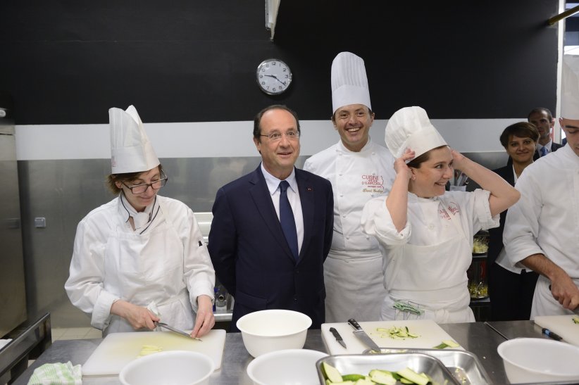 François Hollande visite l'école Cuisine Mode d'emploi à Paris, le 24 juin 2014.