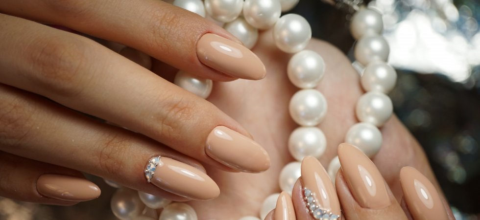 Nail art : la nouvelle tendance des perles sur les ongles
