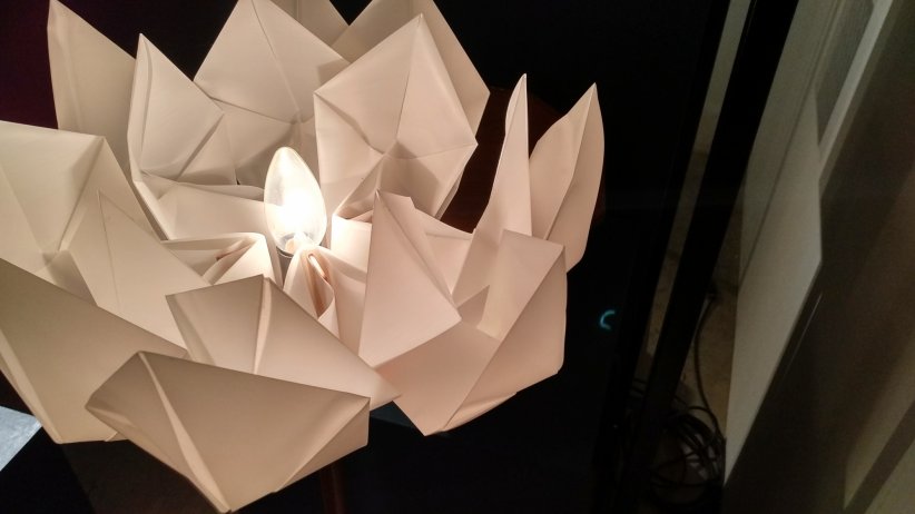 Une lampe origami insuffle une atmosphère paisible et relaxante dans n'importe quel intérieur.