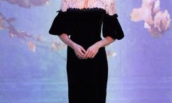 Lily Collins : son anecdote sur sa rencontre avec Lady Di et le prince Charles