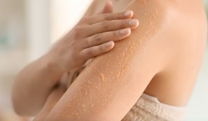 10 astuces naturelles pour bien préparer sa peau au soleil
