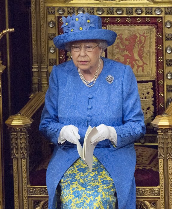 Elizabeth II, un chapeau très commenté