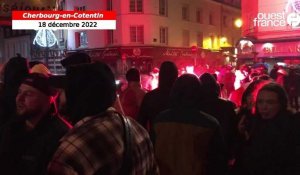 VIDÉO. Coupe du monde 2022 : À Cherbourg, déception, nostalgie et quelques fumigènes après la défaite des Bleus