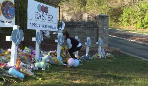 Nashville/fusillade: mémorial improvisé à l'extérieur de l'école