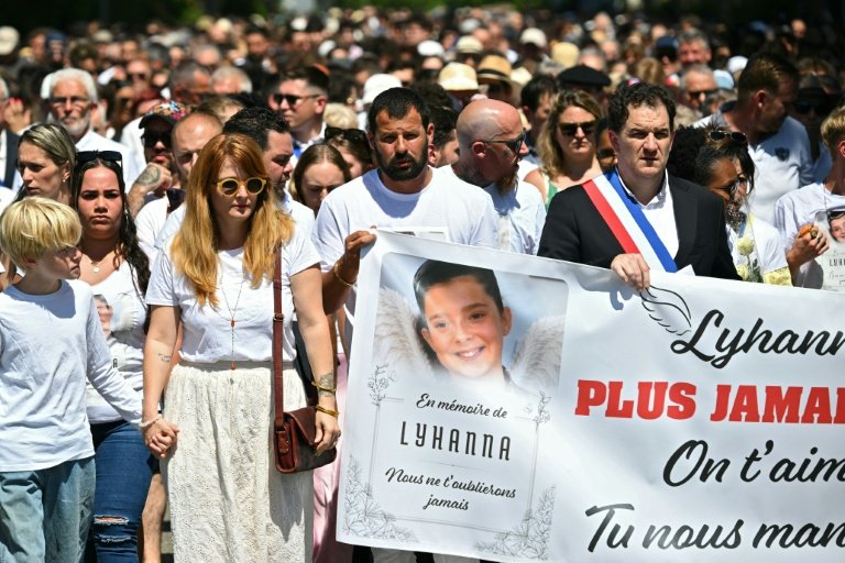 Notre petit monde s'est effondré": Fleurance rend hommage à Lyhanna : Actualités - Orange