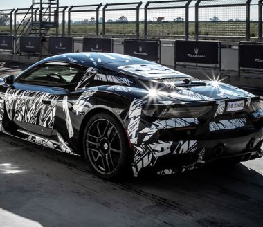 Maserati MC20 en piste à Modène