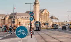 Les cyclistes peuvent-ils rouler sur les voies de tram ?