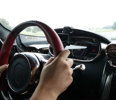 A 300 km/h à bord de la Koenigsegg Regera