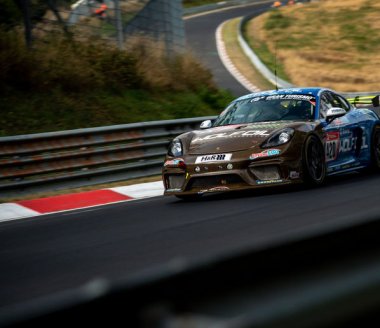 Porsche conçoit une carrosserie en matériau composite à base de fibres naturelles