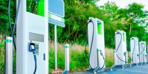Borne de recharge 300 kW : pourquoi votre voiture électrique ne recharge pas toujours à cette puissance 