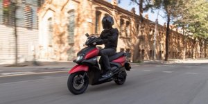 Yamaha RayZR : scooter urbain léger et abordable 