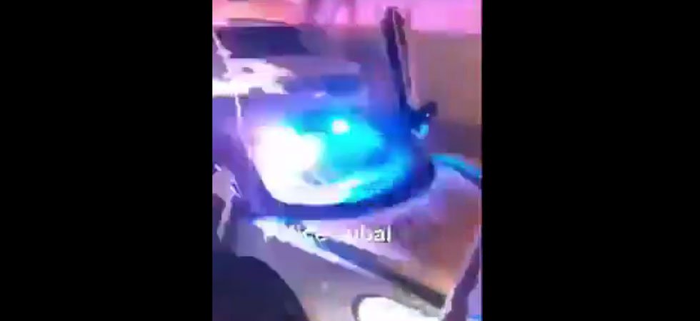 Karim Benzema dans une voiture de police à Dubaï