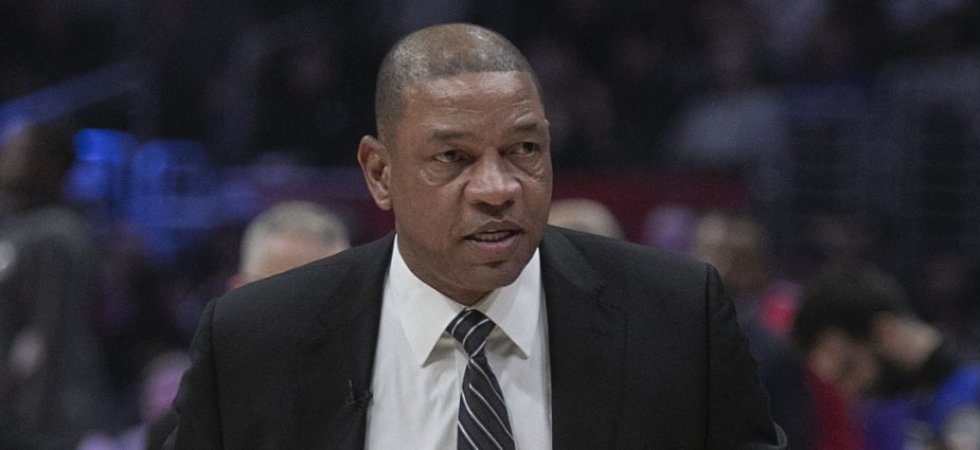 NBA - Philadelphia : Le coach des Sixers écope d'une amende pour avoir trop baissé son masque