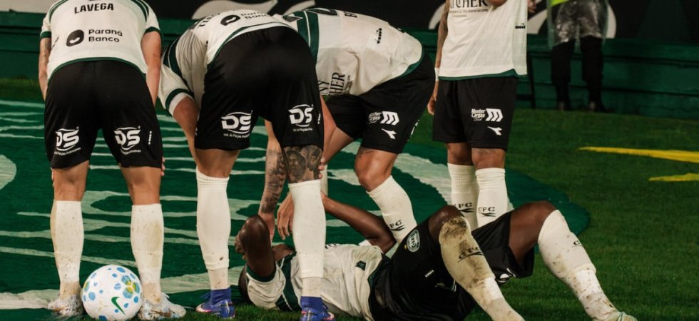 Un Brésilien marque et tombe dans un escalier... en célébrant
