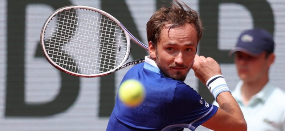 ATP - Majorque : Medvedev sèchement battu par Bautista Agut, Tsitsipas lâche un set
