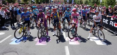 Giro : Les coureurs ne doivent plus uriner dans leurs bidons !