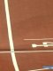 Il s'arrête devant l'arrivée et laisse gagner son rival