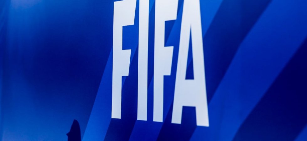 Acculée, la FIFA s'excuse mais défend Infantino