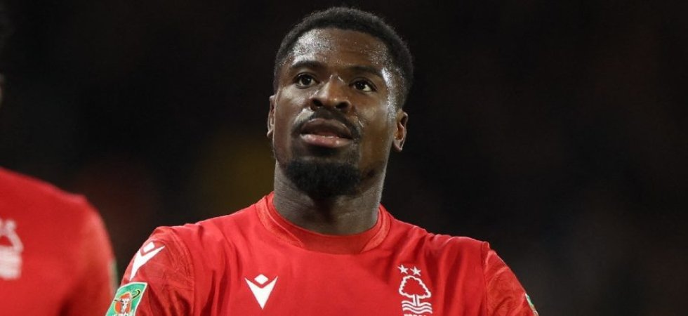 Nottingham Forest : Aurier discute prolongation