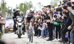 Paris-Roubaix : Une spectatrice a failli faire chuter Van der Poel 