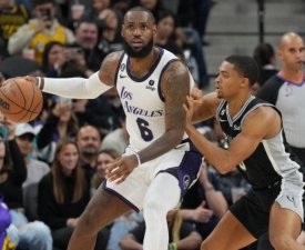 Basket - NBA : James porte les Lakers, Phoenix sur sa lancée