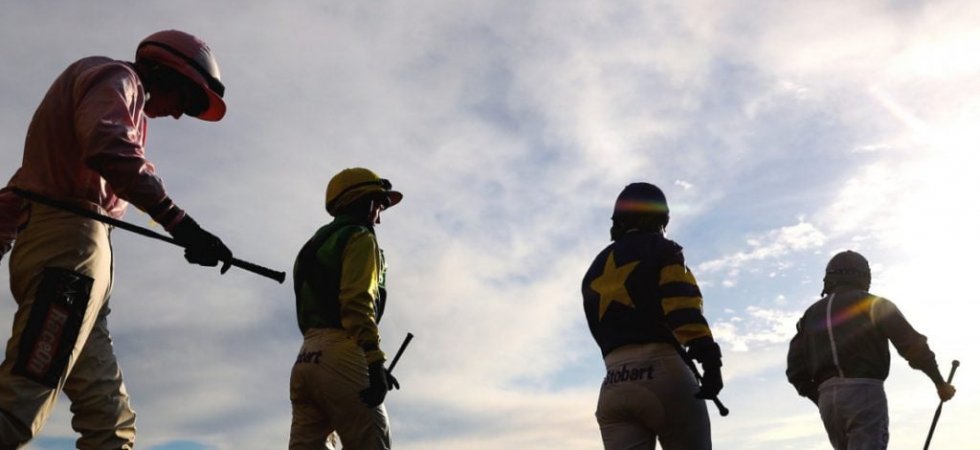 Une course de jockeys sans chevaux fait un buzz mondial 