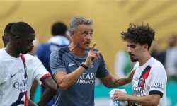 PSG : Quand Luis Enrique craque et fait tomber un joueur de Chelsea ! 