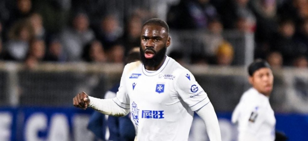 Auxerre : Un an de plus pour Sinayoko 