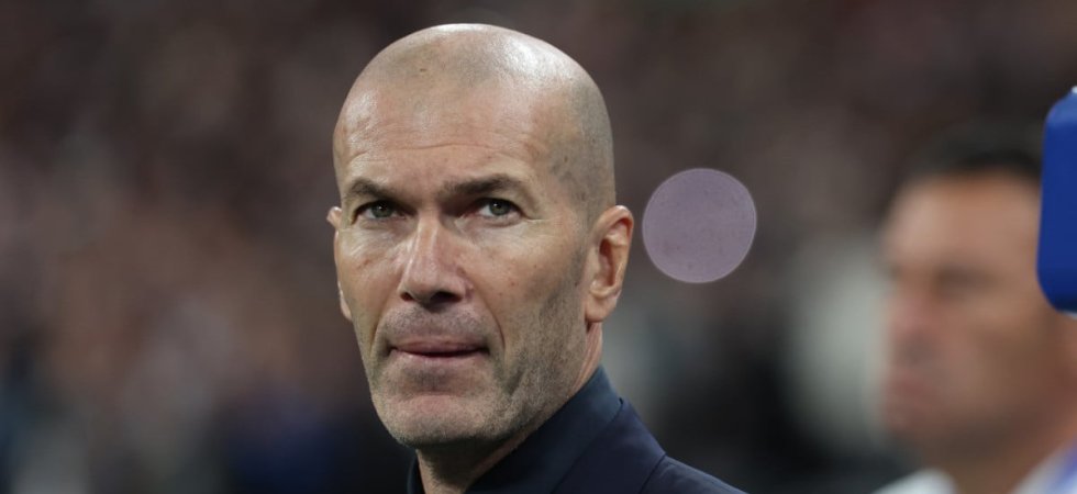 France - Italie : Une ovation et un tifo pour Zidane