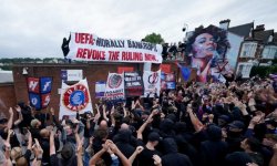Crystal Palace : Les fans ciblent l'UEFA et Textor après la rétrogradation en Ligue Conférence 