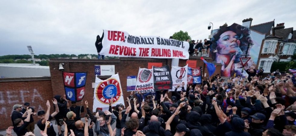 Crystal Palace : Les fans ciblent l'UEFA et Textor après la rétrogradation en Ligue Conférence 