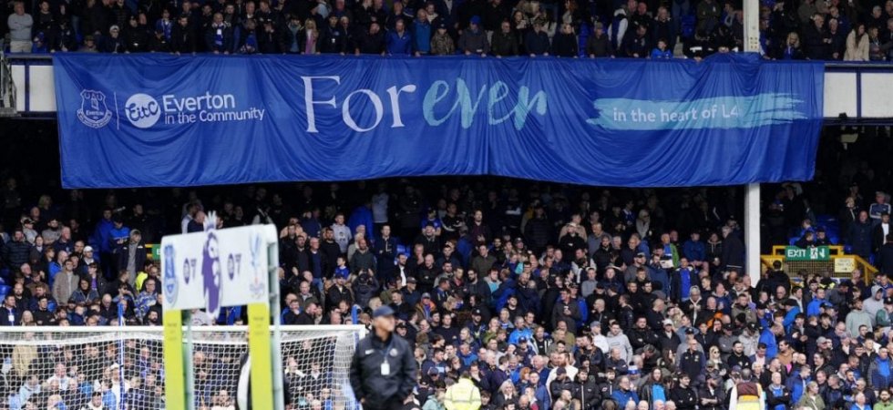Everton : Un fan parcourt 17 000 km pour assister au derby... reporté 
