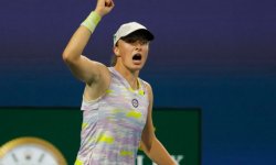 WTA - Miami : Swiatek poursuit son incroyable série, Badosa abandonne et envoie Pegula en demies