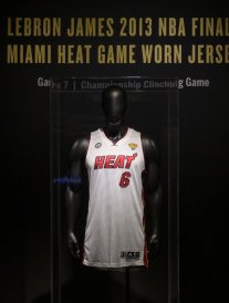Un maillot de Lebron James adjugé pour 3,7 millions