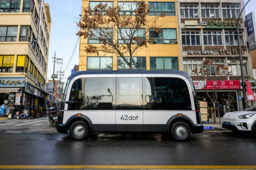 Un bus autonome développé par la start-up 42 Dot, le 23 novembre 2022 à Séoul, en Corée du Sud