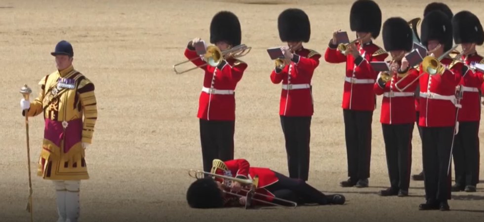 Angleterre : trois gardes royaux s’évanouissent à cause de la chaleur lors d’un défilé militaire présidé par le prince William