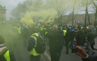 Gilets Jaunes Des Journalistes Violemment Agressés à