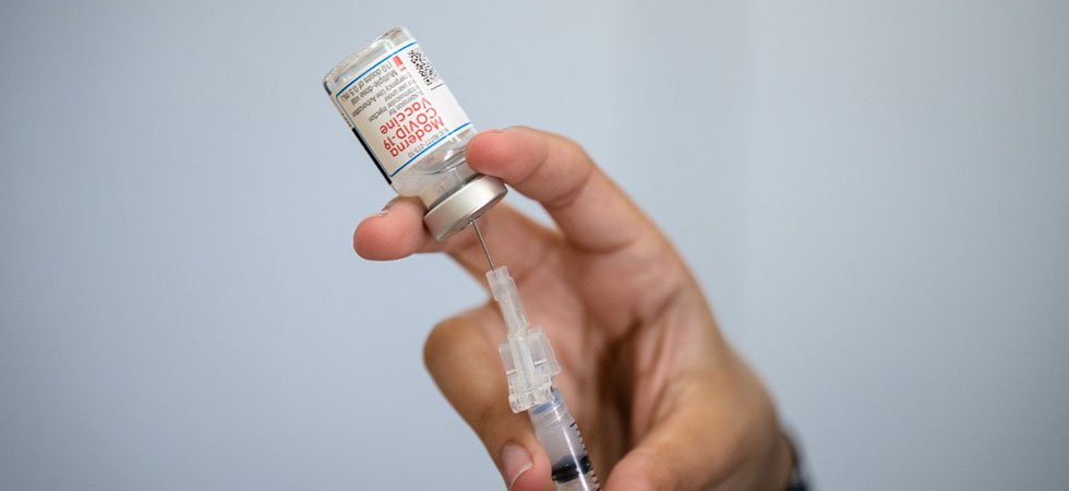 Omicron : le patron de Moderna s'attend à une "baisse significative" de l'efficacité des vaccins