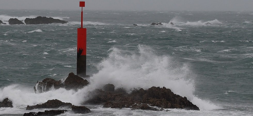 Météo : quatre départements de la façade nord-ouest de la France placés en alerte vagues-submersion