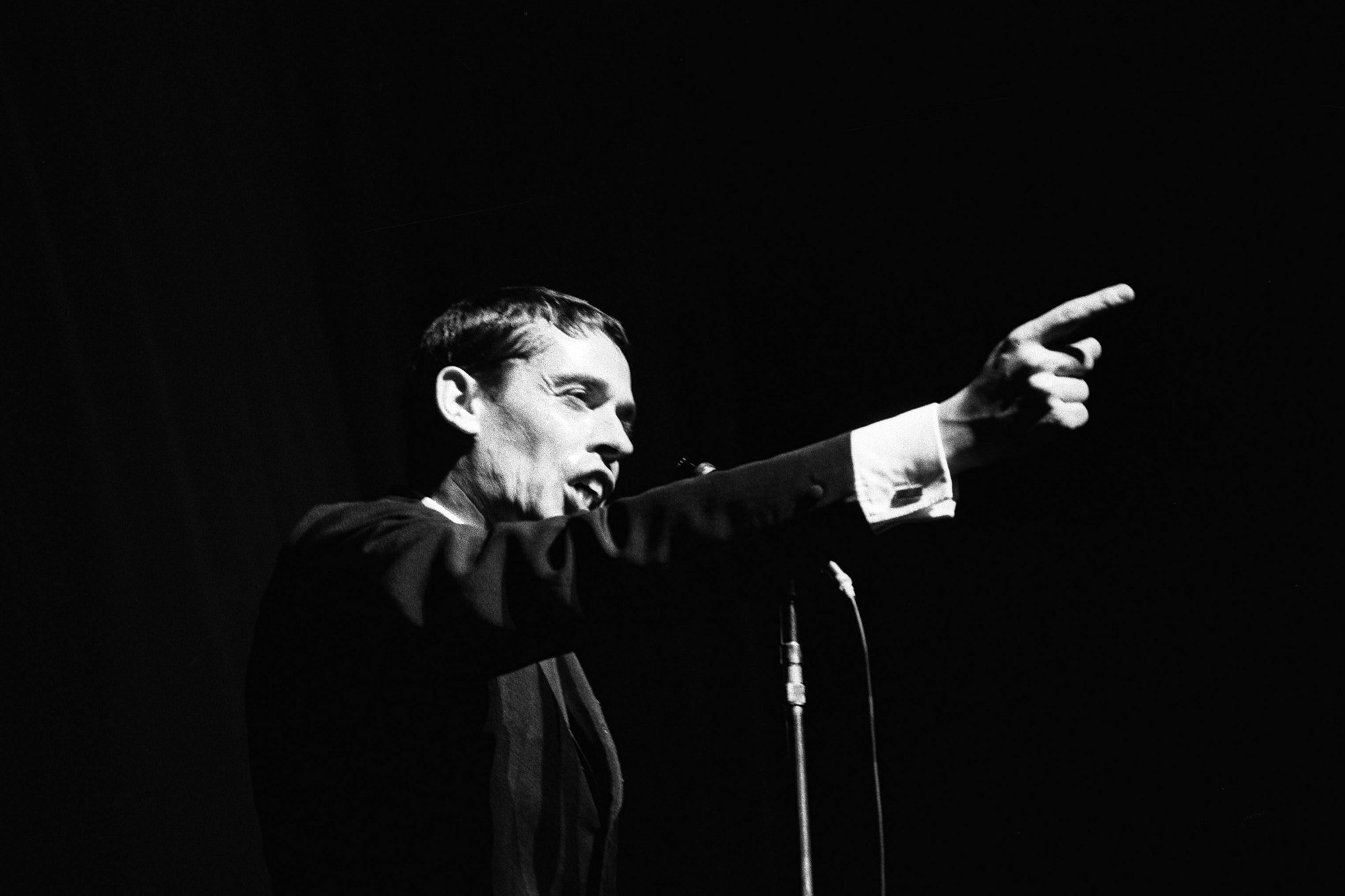 Brel Jacques 93%2Fwebedia-musique-news%2F255%2Ff21%2Fec888d6f0e5d4eb8b158f13198%2Fjacques-brel-40-ans-apres-sa-mort-il-inspire-la-nouvelle-generation%7C1442580-jacques-brel-en-concert-a-l-olympia-a-pa-orig-2